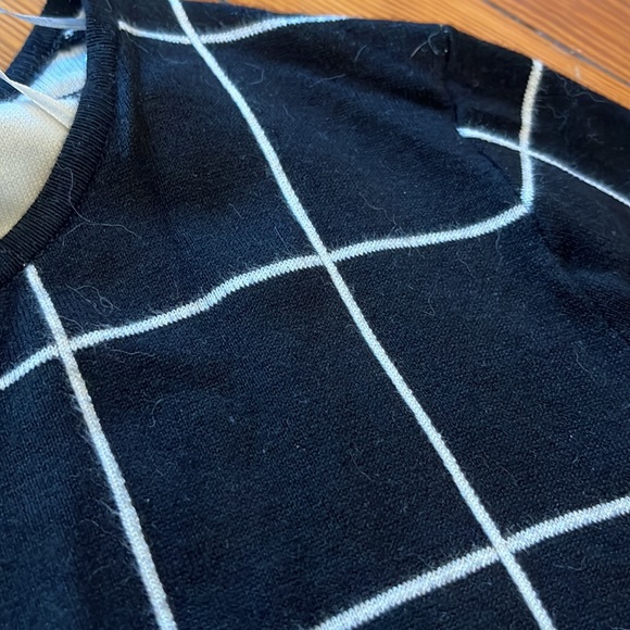 Open-front black windowpane cardigan / sweater coat. - Picture 3 of 4